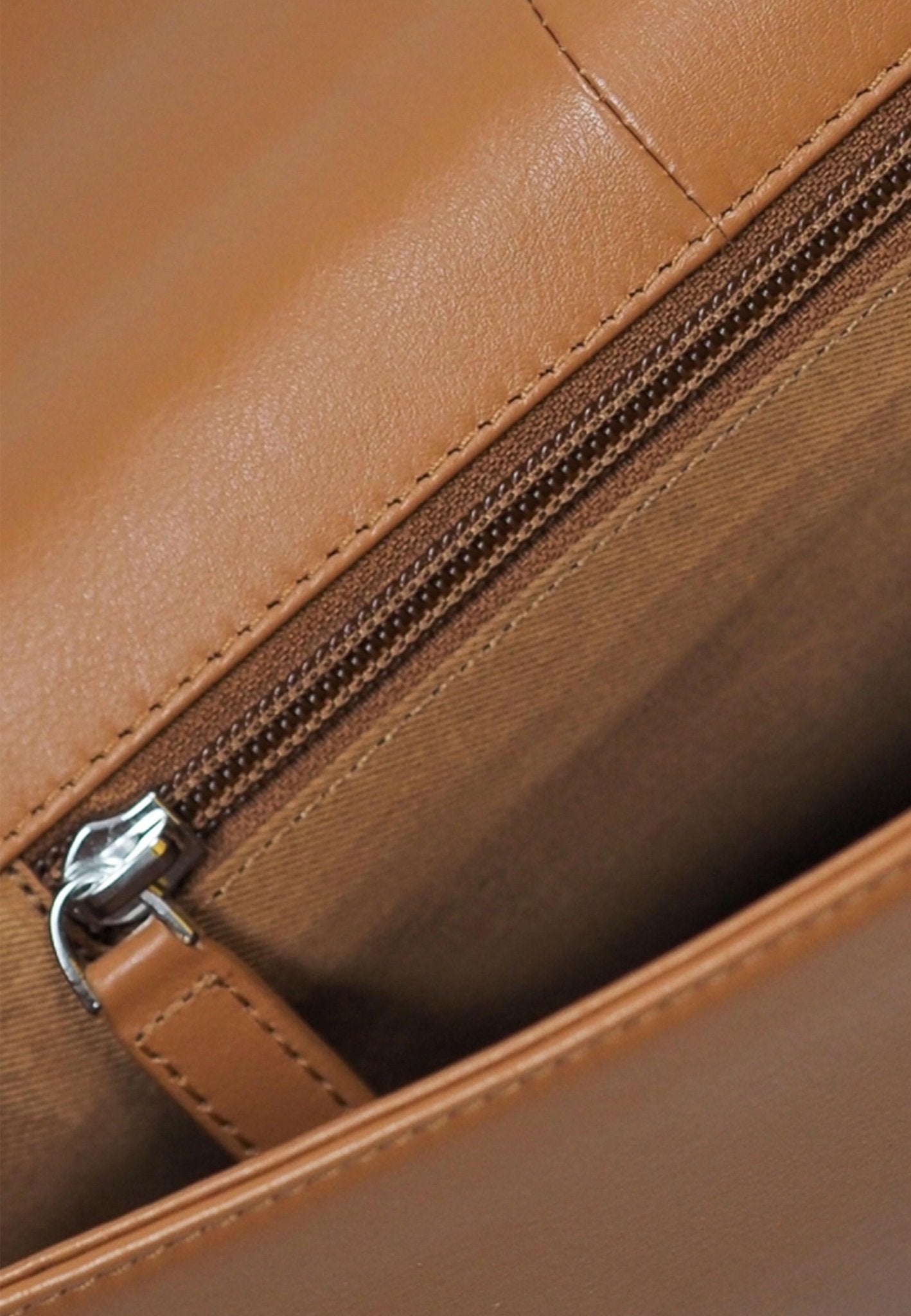 Brown Clasic Briefcase - Indian Cobbler Switzerland